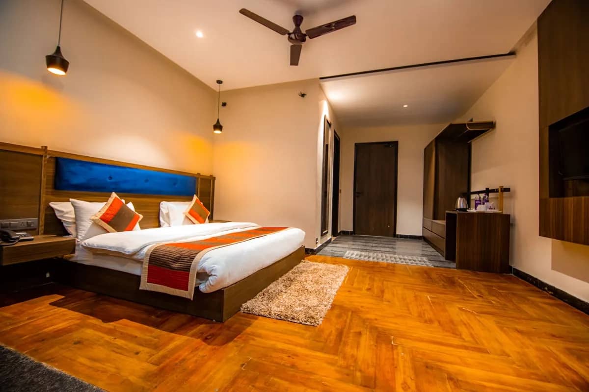 The Mountain Paradise Resort, Almora Room