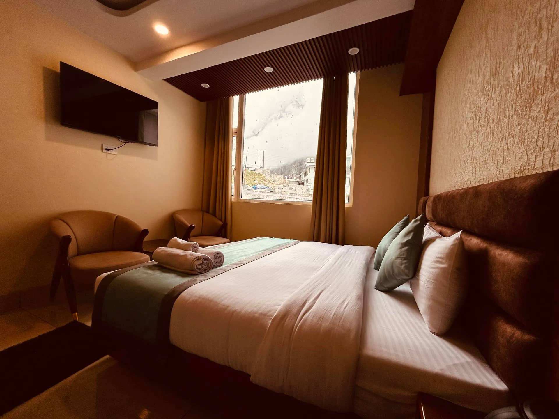 HOTEL PINNACLE PEAKS Room