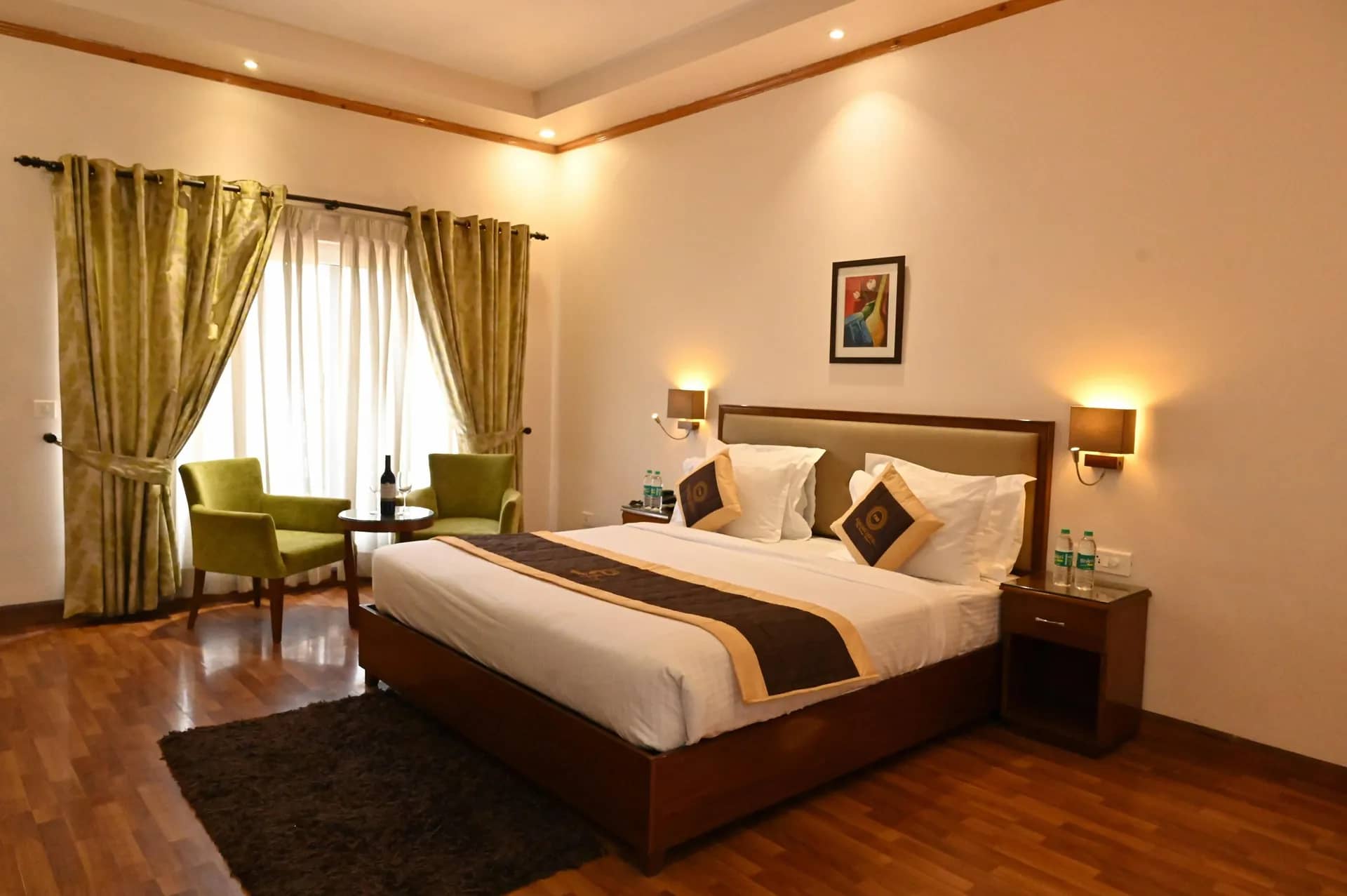 Deluxe Oak Room