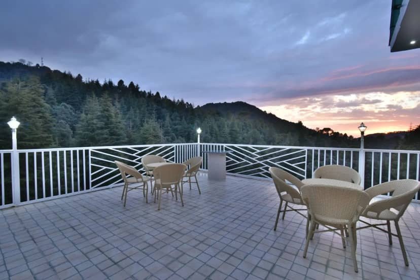 DLS Ark Holiday Inn Outdoors