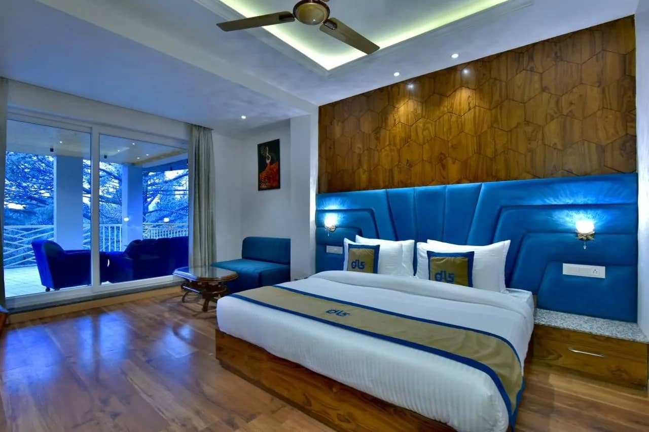 Luxury Suite with Balcony