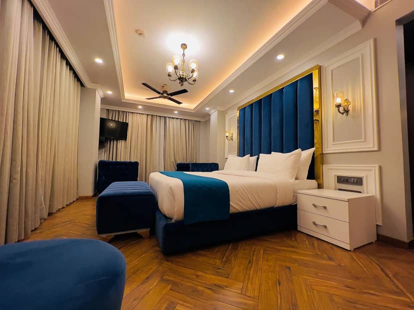 DLS Claret Inn Room