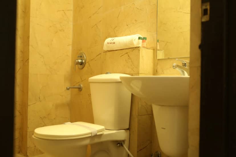 Hotel Kamla Palace Washroom