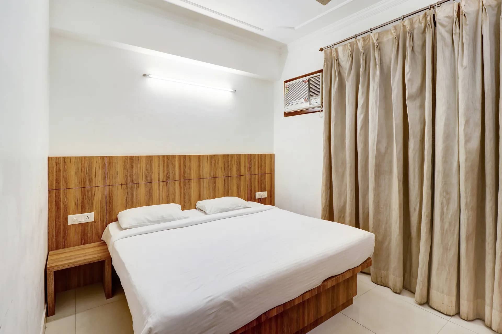 Economy Room