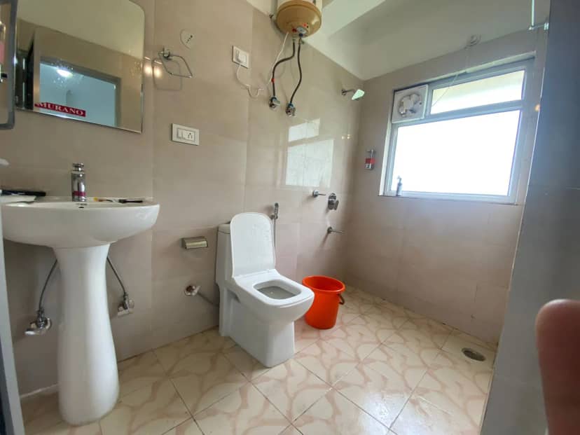 Snow Retreat By DLS Hotels Washroom