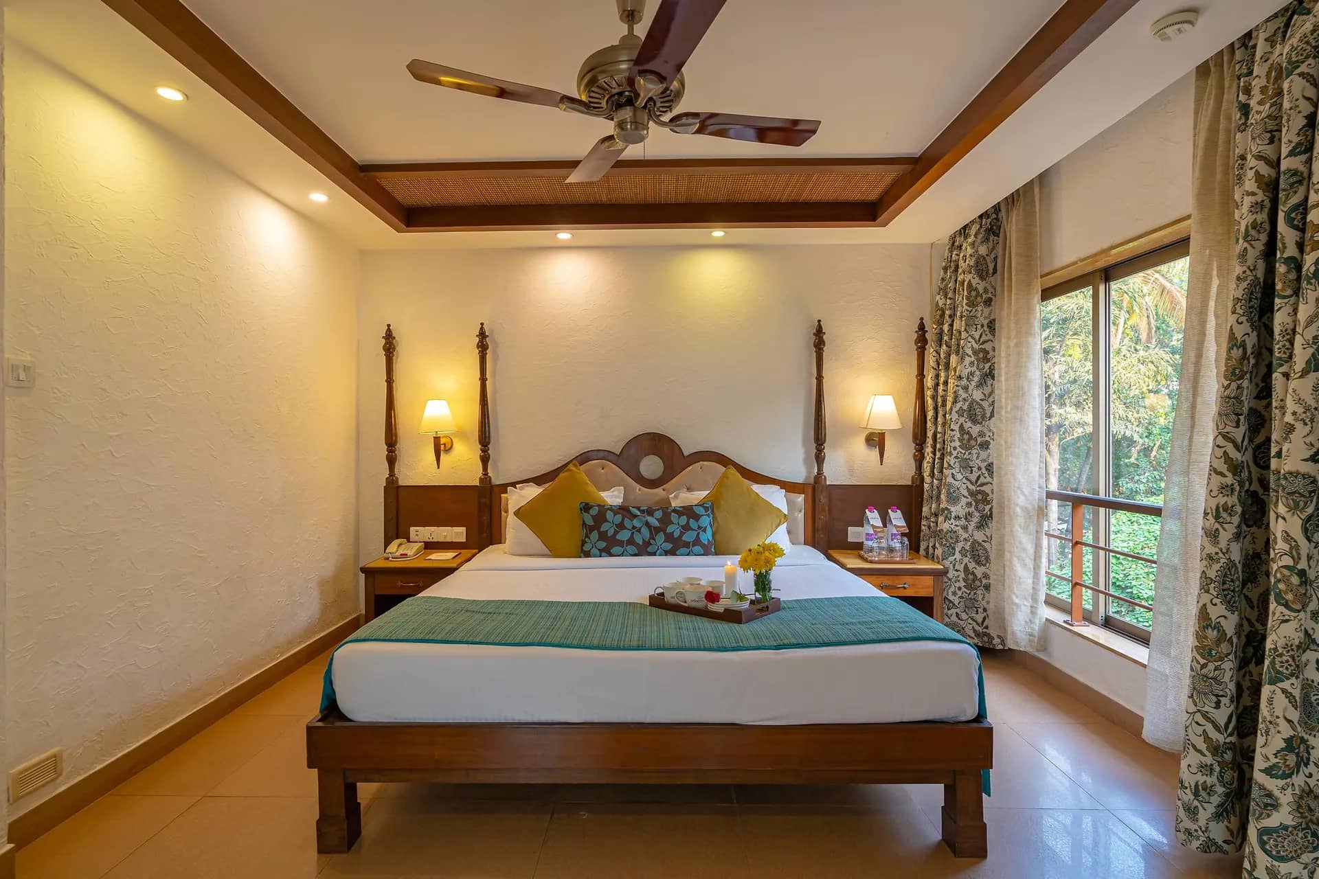 Bellus Suites Room with Private Jacuzzi and Pool view