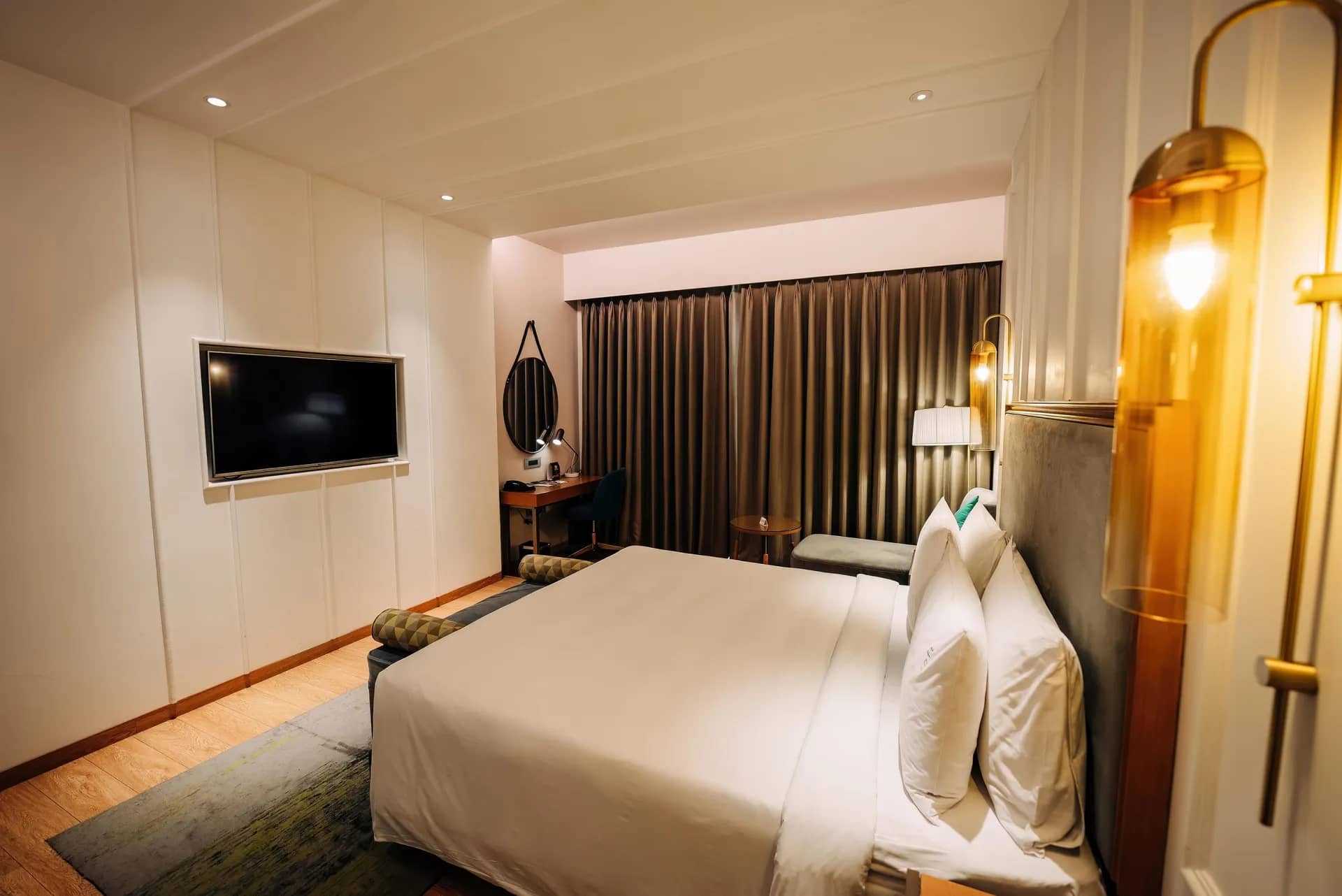 1 King Bed Standard