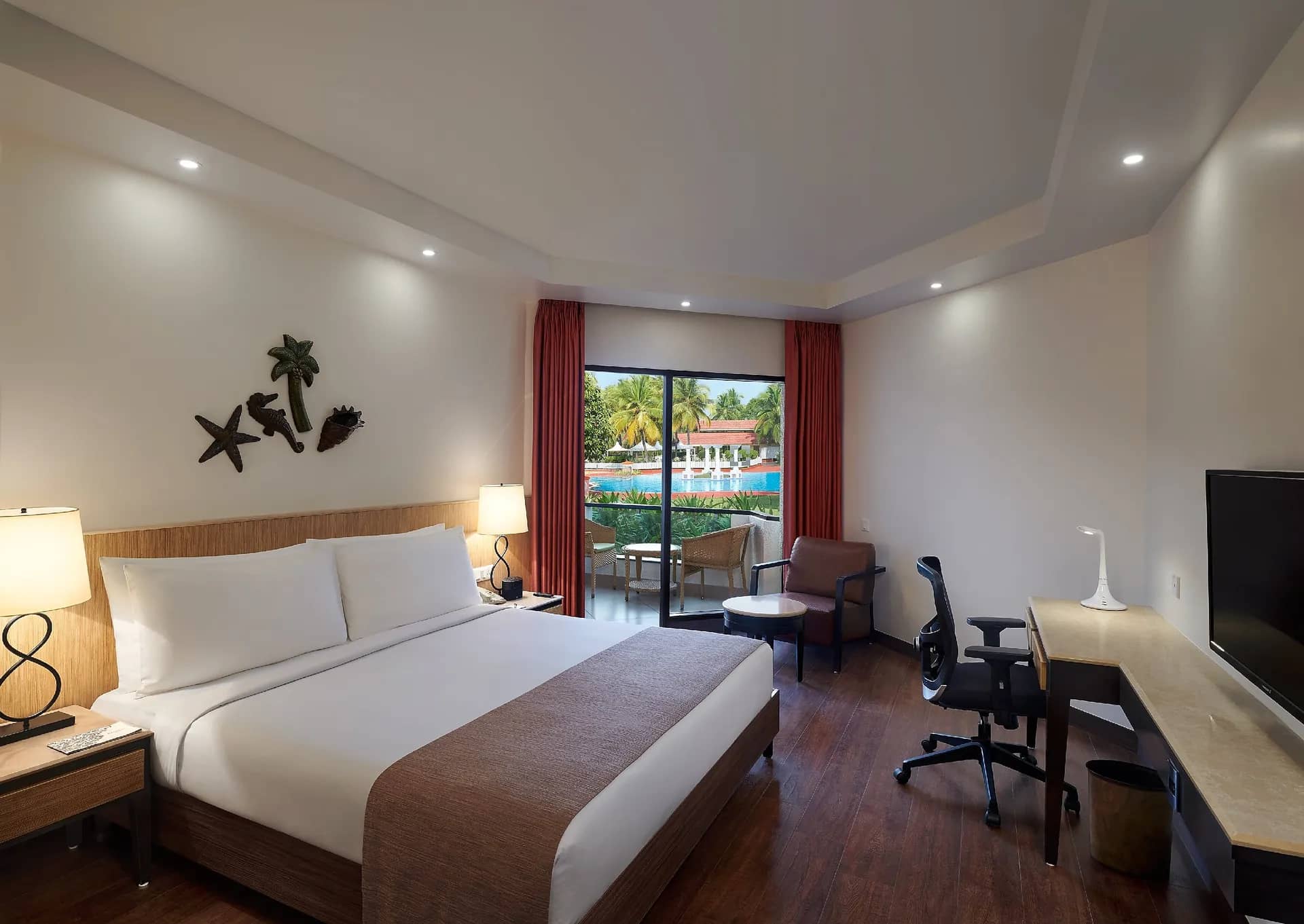 King Bed Standard Pool View Smoking