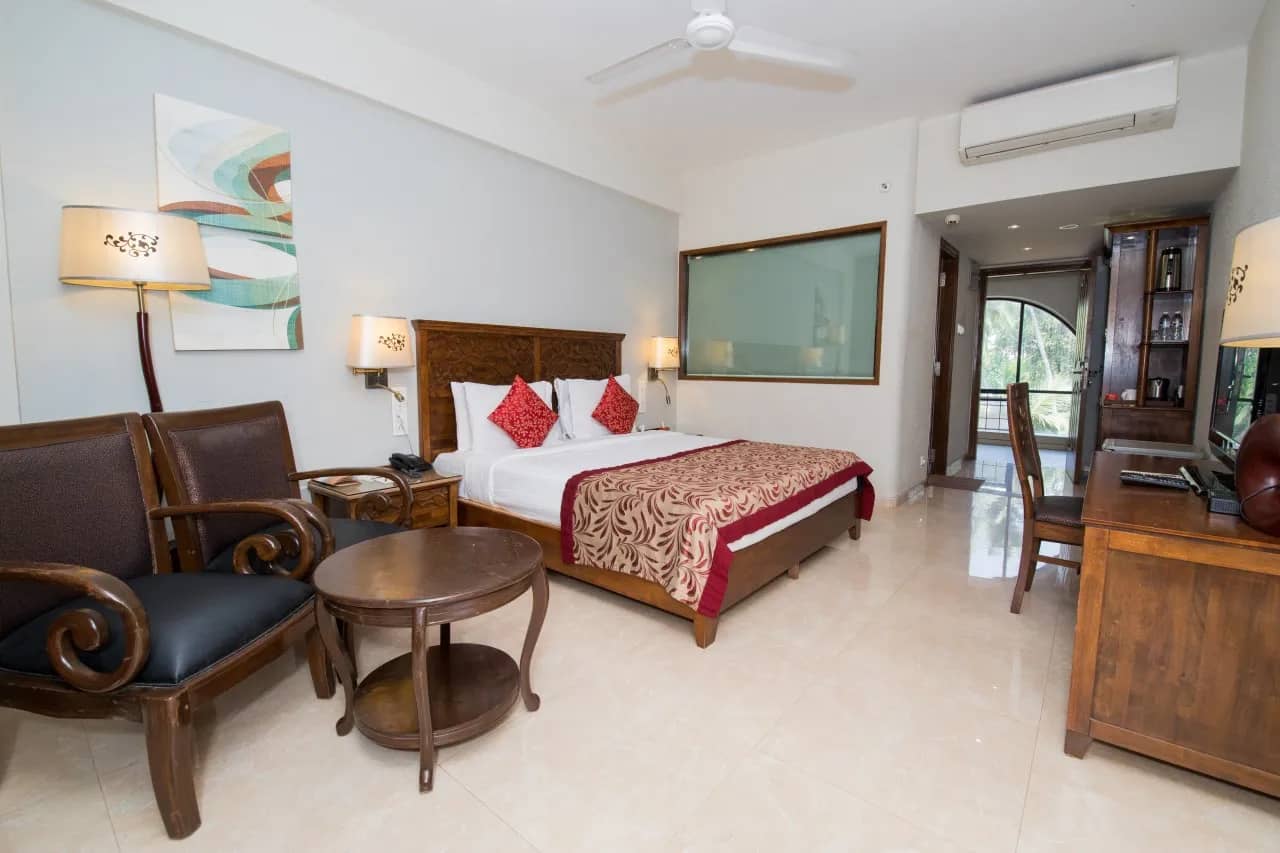Deluxe Pool View Room