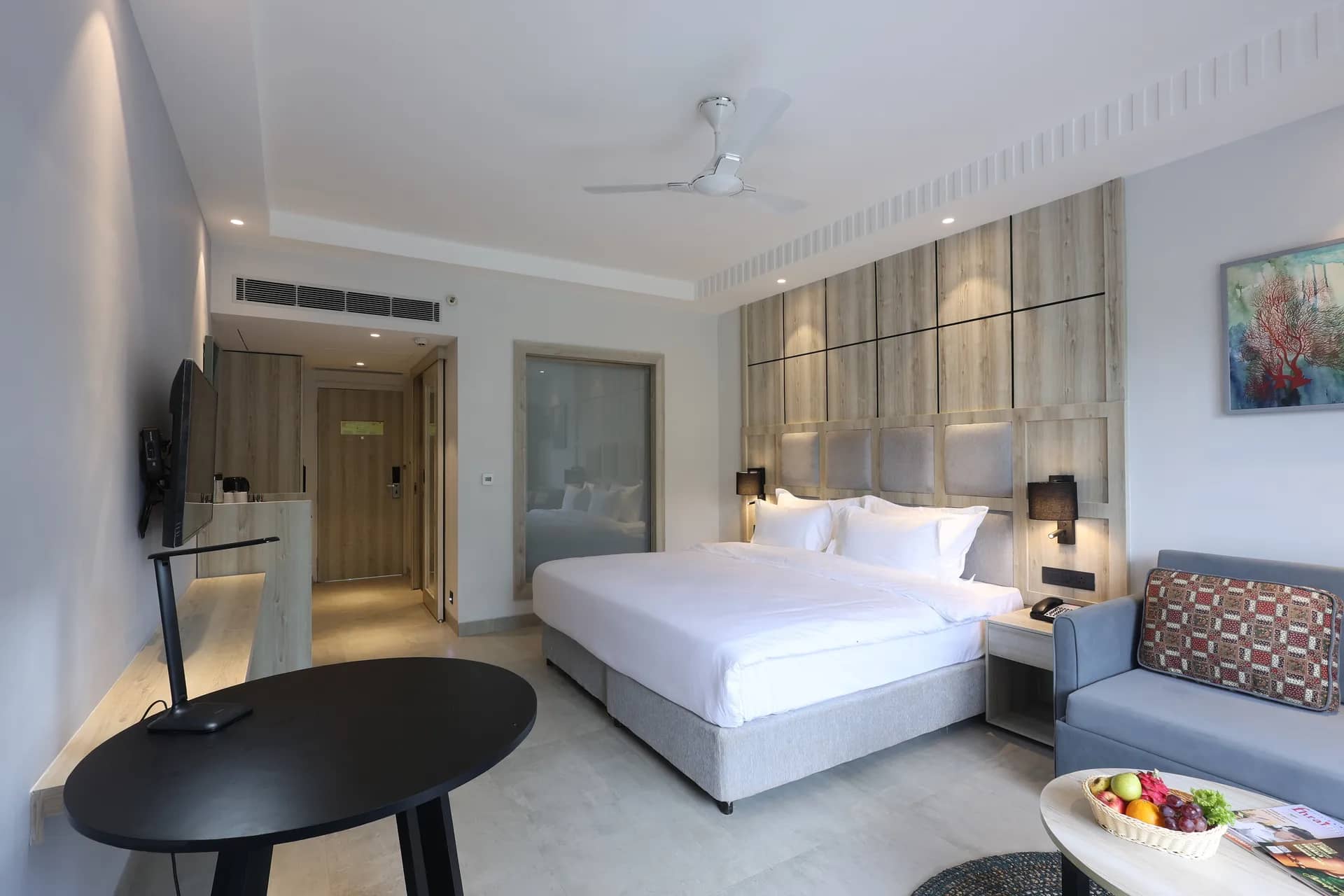 Mobility Accessible Room, Roll-In Shower