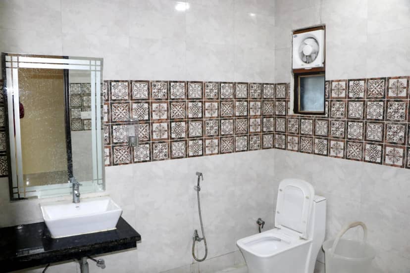 Hotel Blue Pine. Washroom
