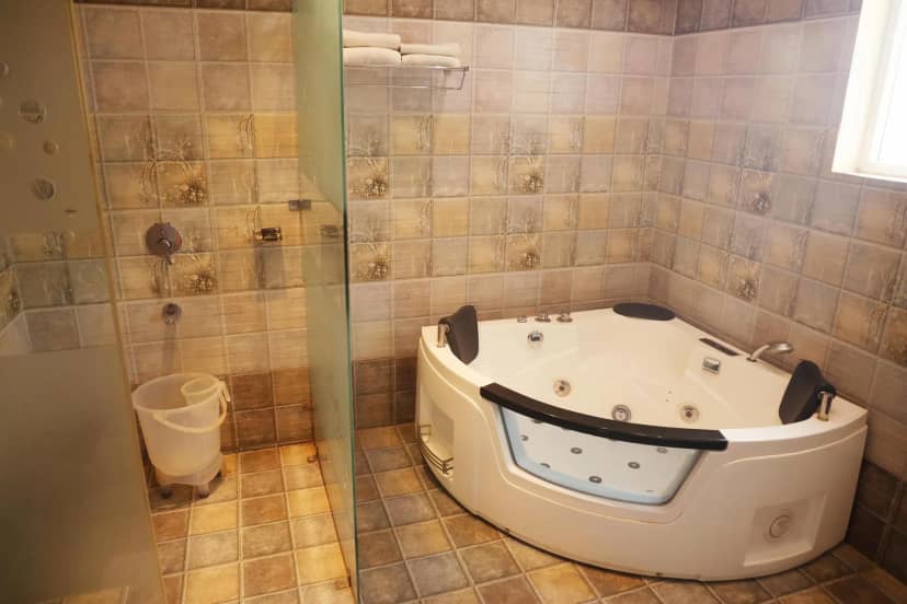 Maulik Mansion Resort Jacuzzi