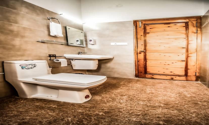 Hotel LA Riqueza Kanatal Washroom