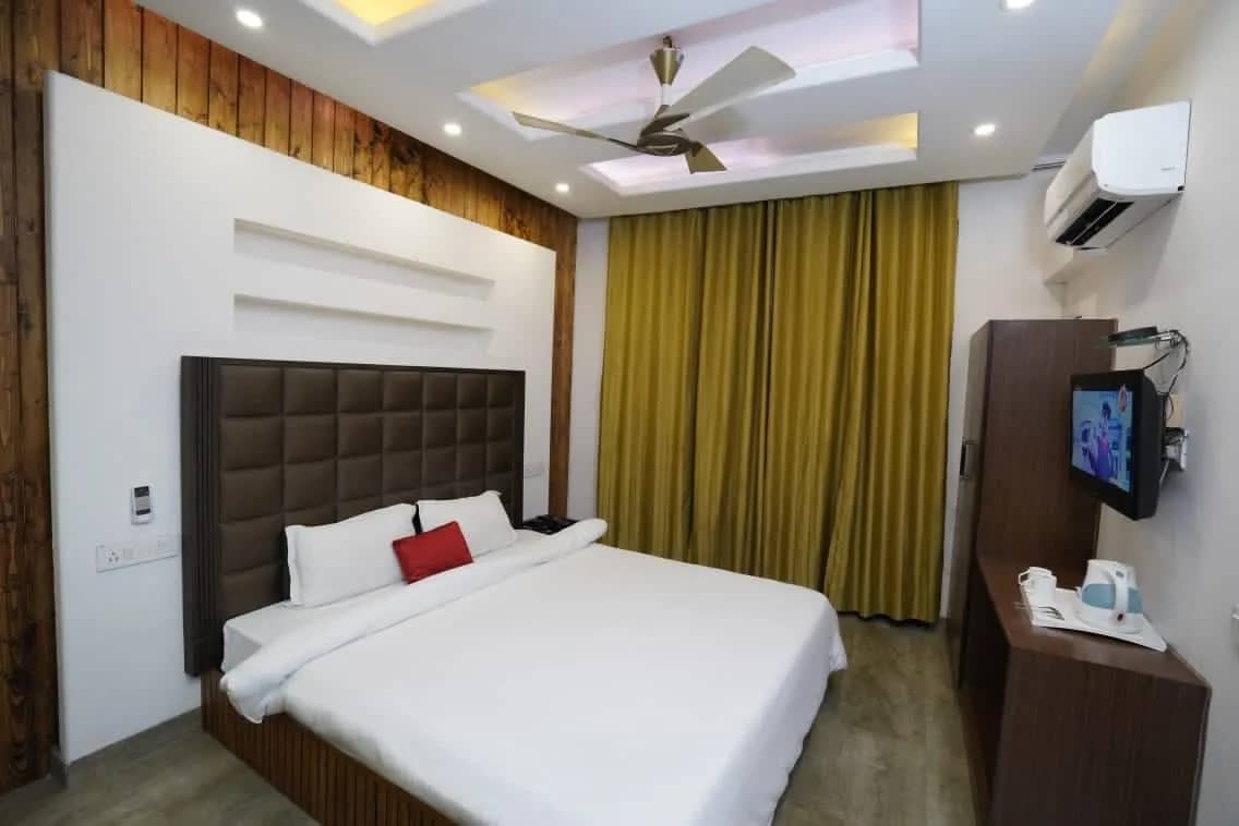 DELUXE AC with Private Balcony