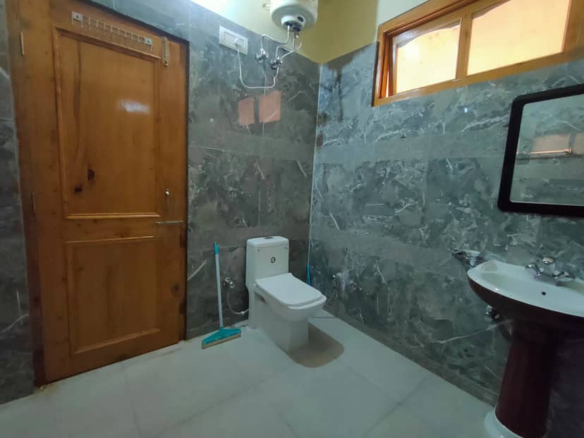 Hotel Anupam Kasol Washroom