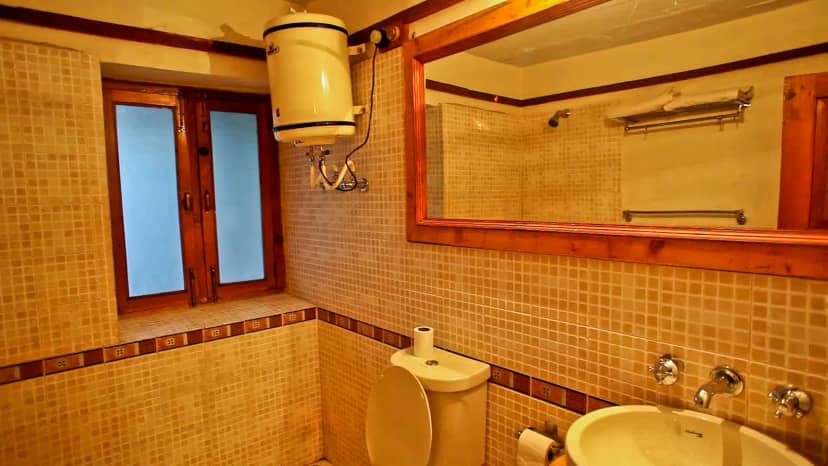 Chevron Eco Lodge Washroom