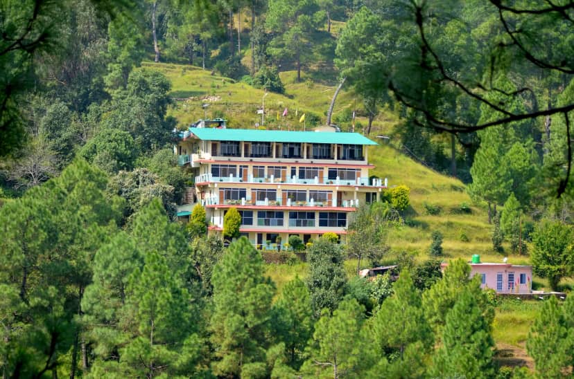 Nature's Valley Resort Facade