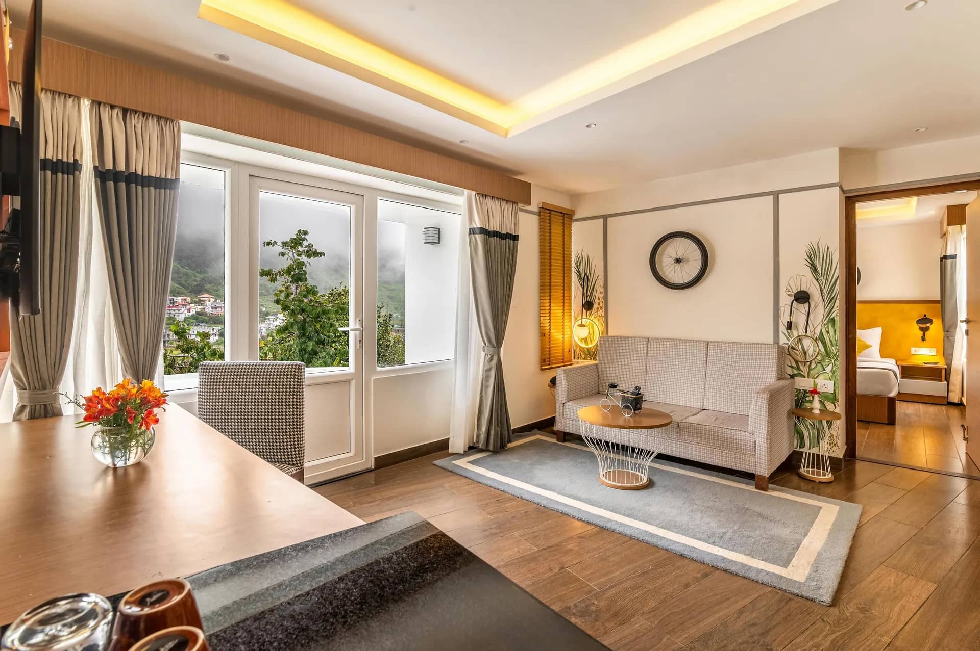 Valley View Thematic Suite with Balcony