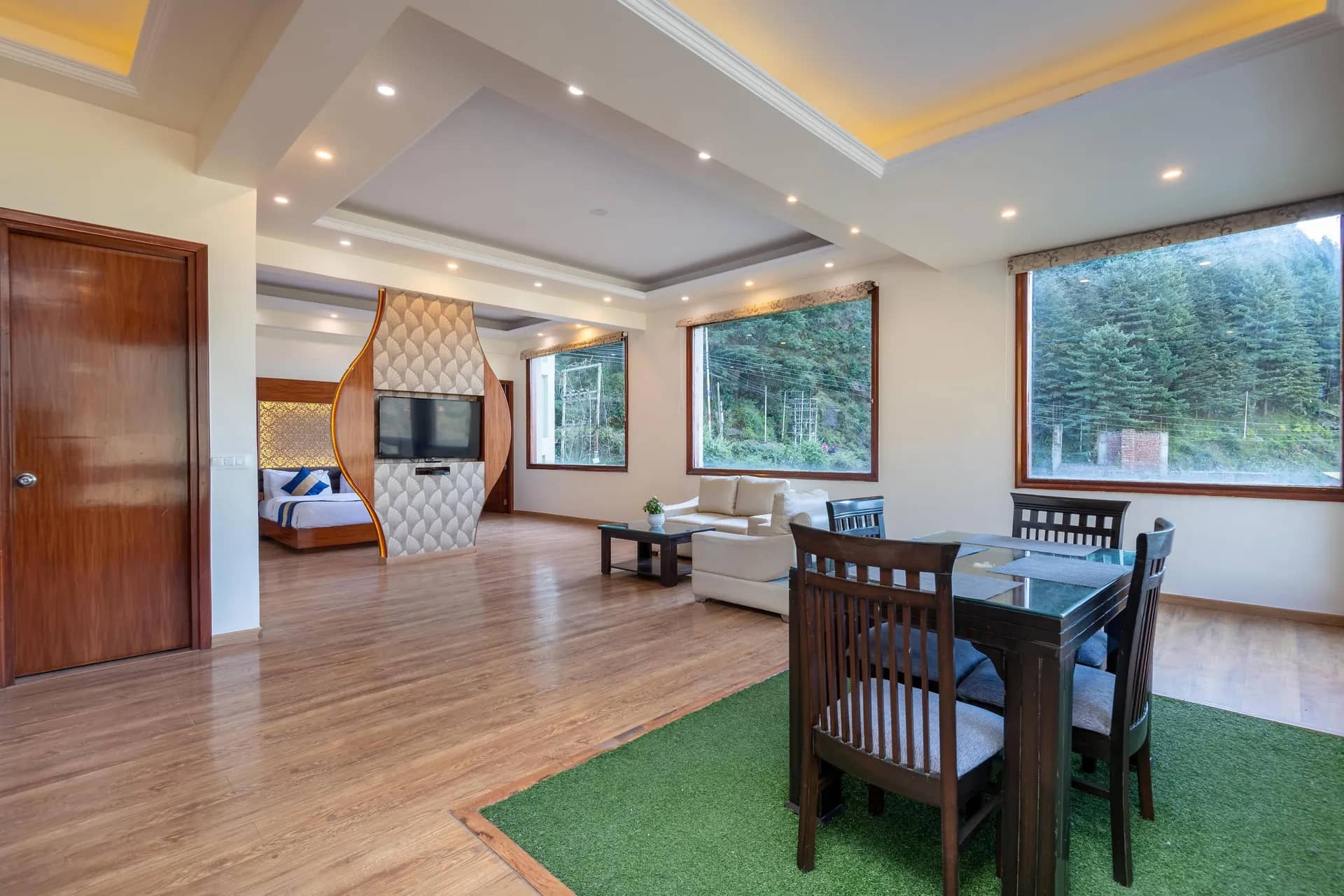 Serenity Suite with Balcony & Mountain View