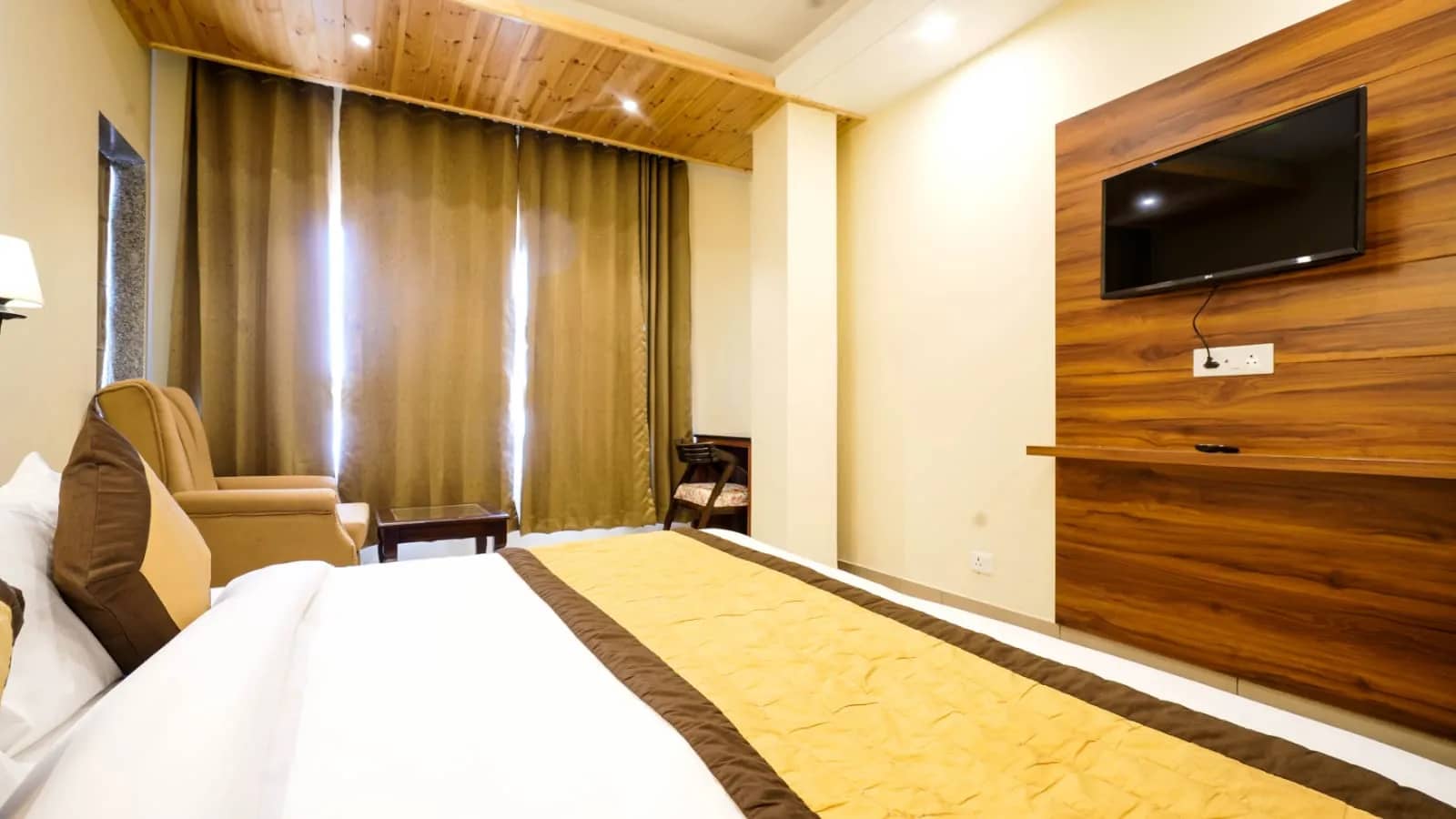 DLS Oak Bush Room