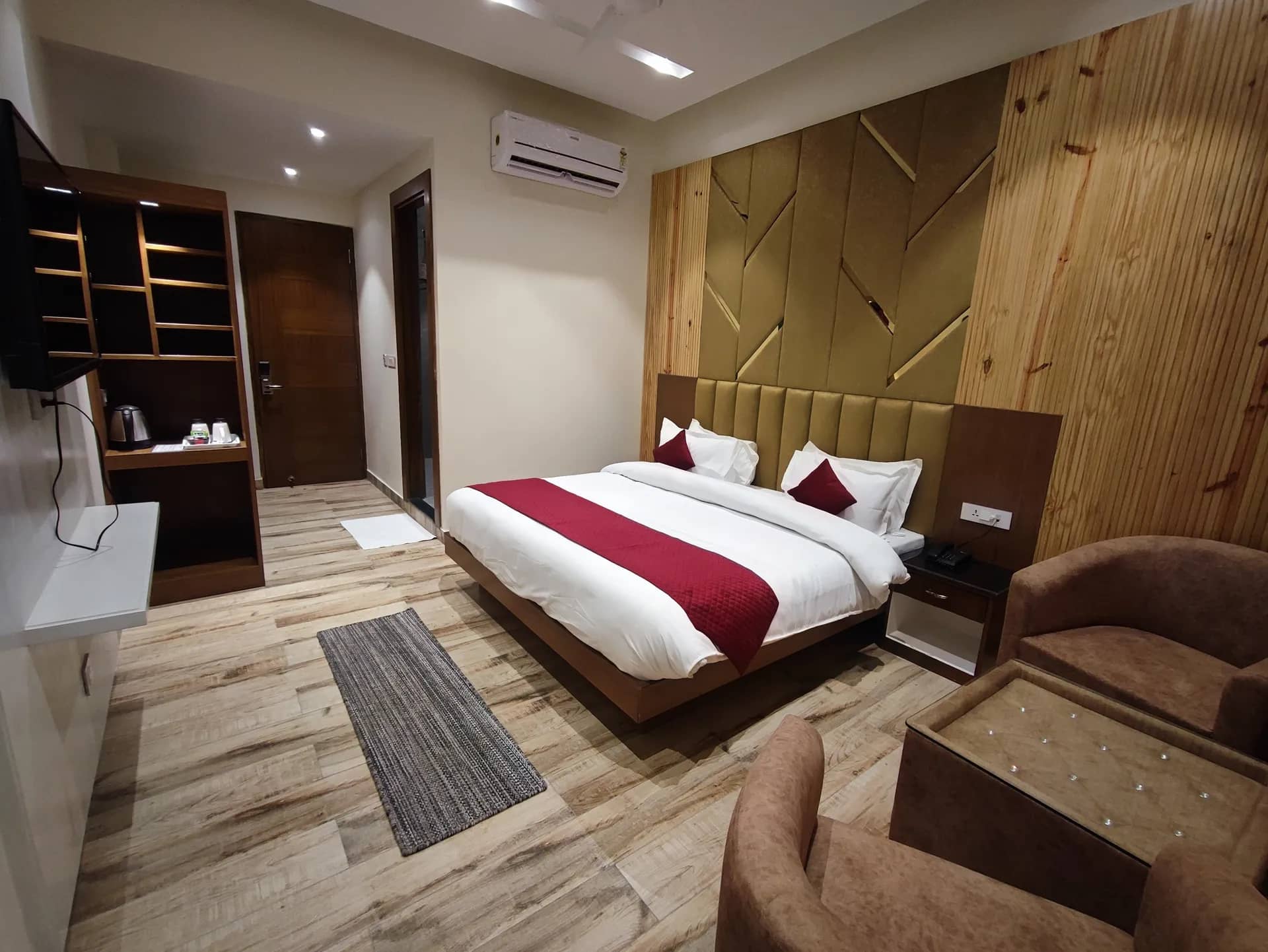 King Balcony Room (Rooms on Top Floor with All Weather AC)