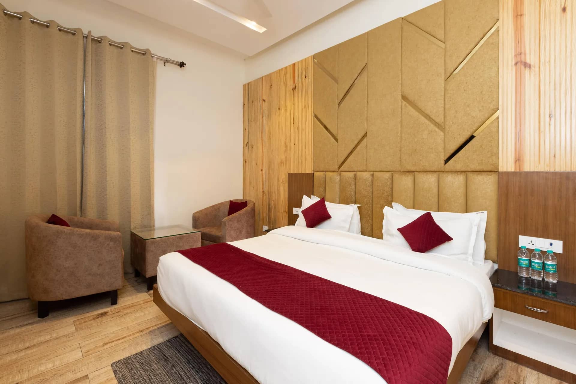 DELUXE ROOM (Standard Rooms Each on Different Floor)