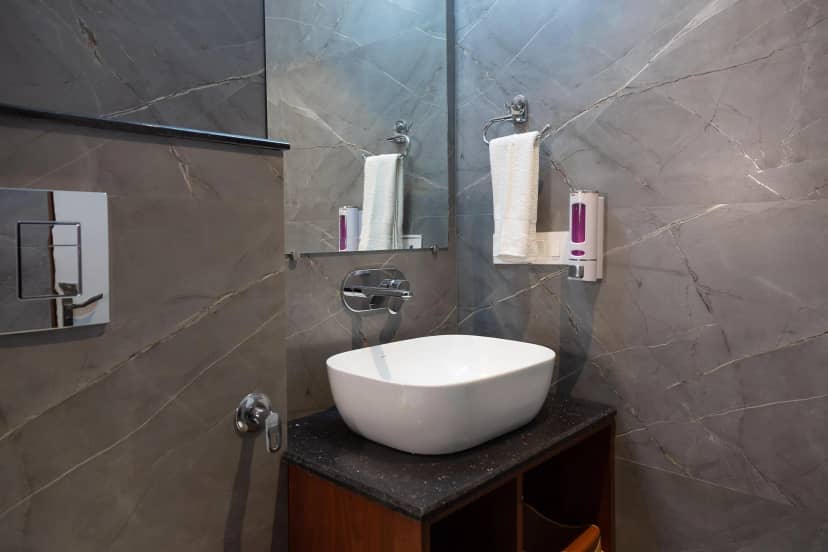 Hotel North Wood Washroom