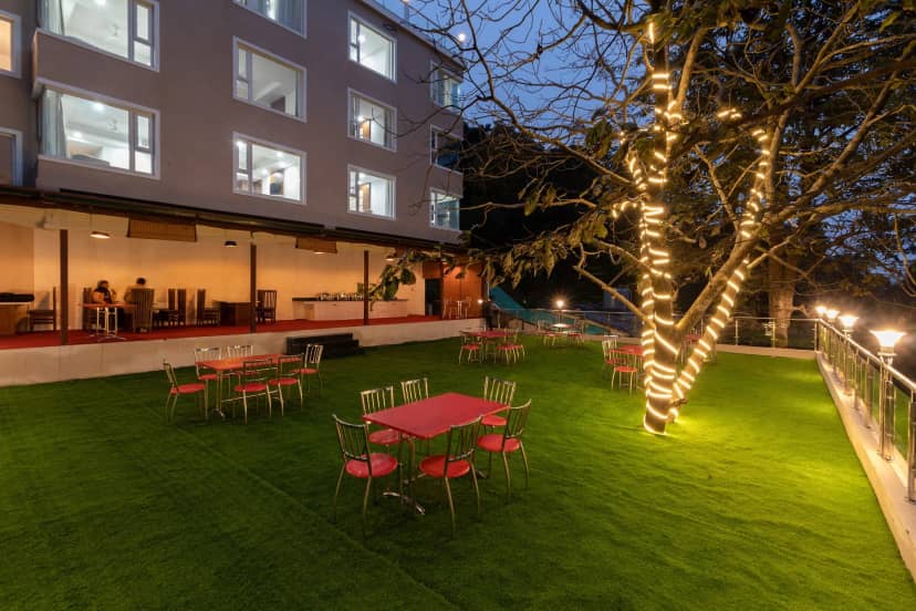 Hotel Wild Wood Facade