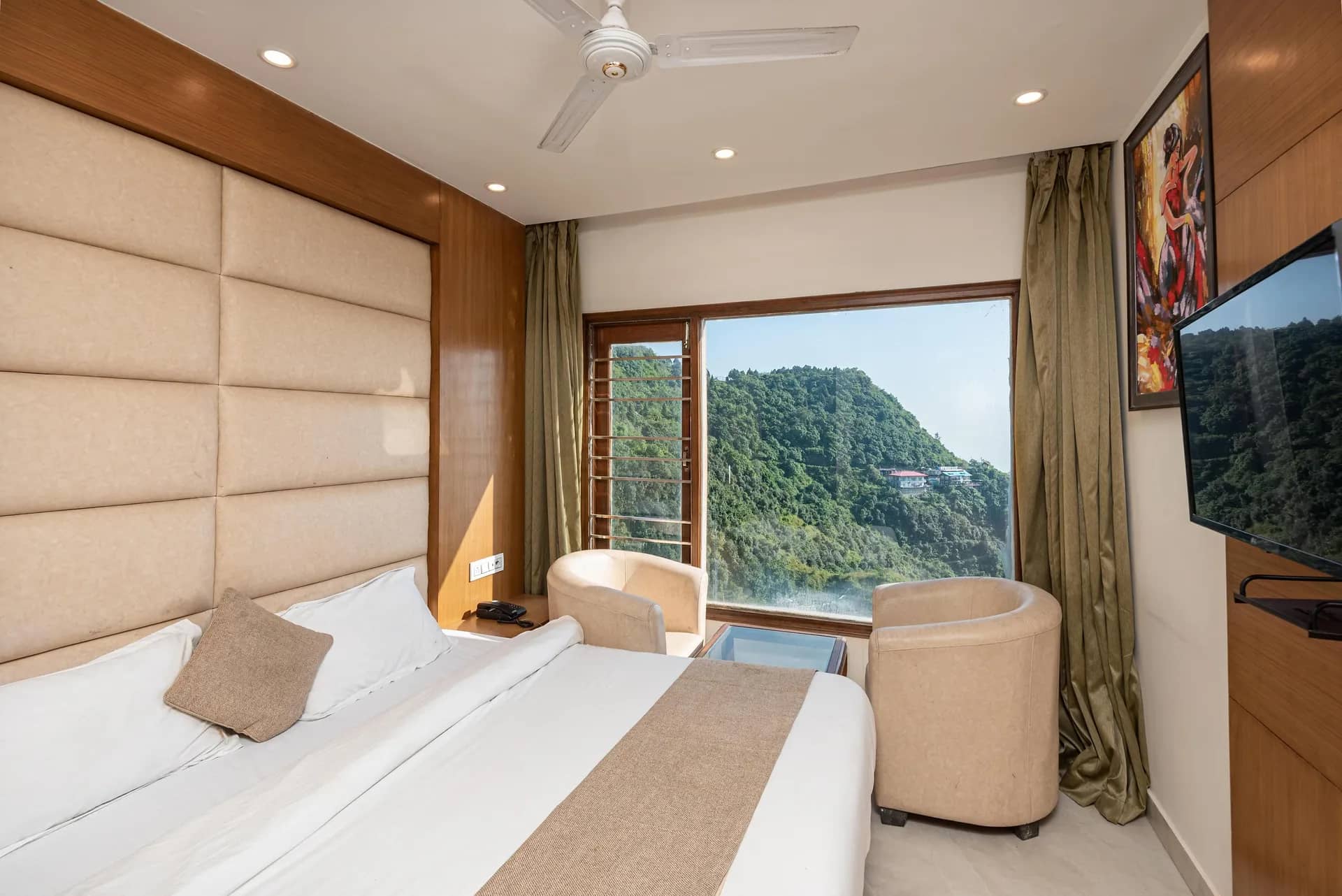 Deluxe Room with Valley View