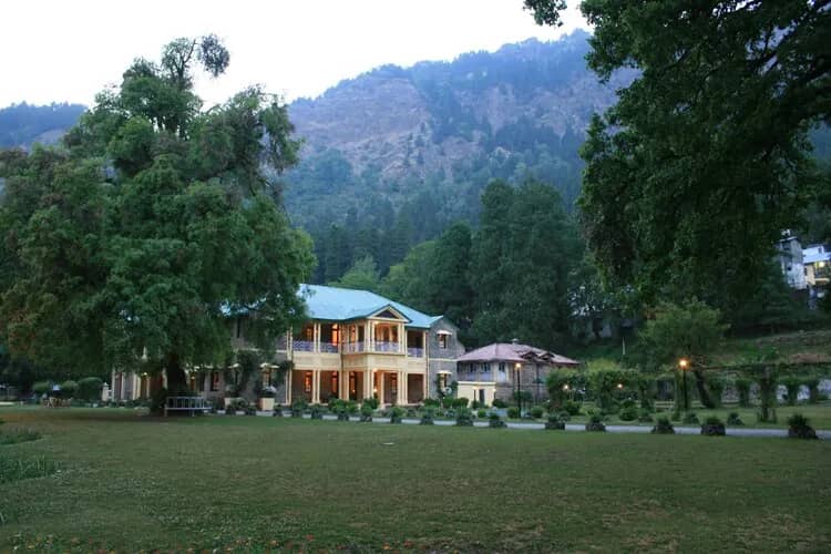 Balrampur House  Outdoors