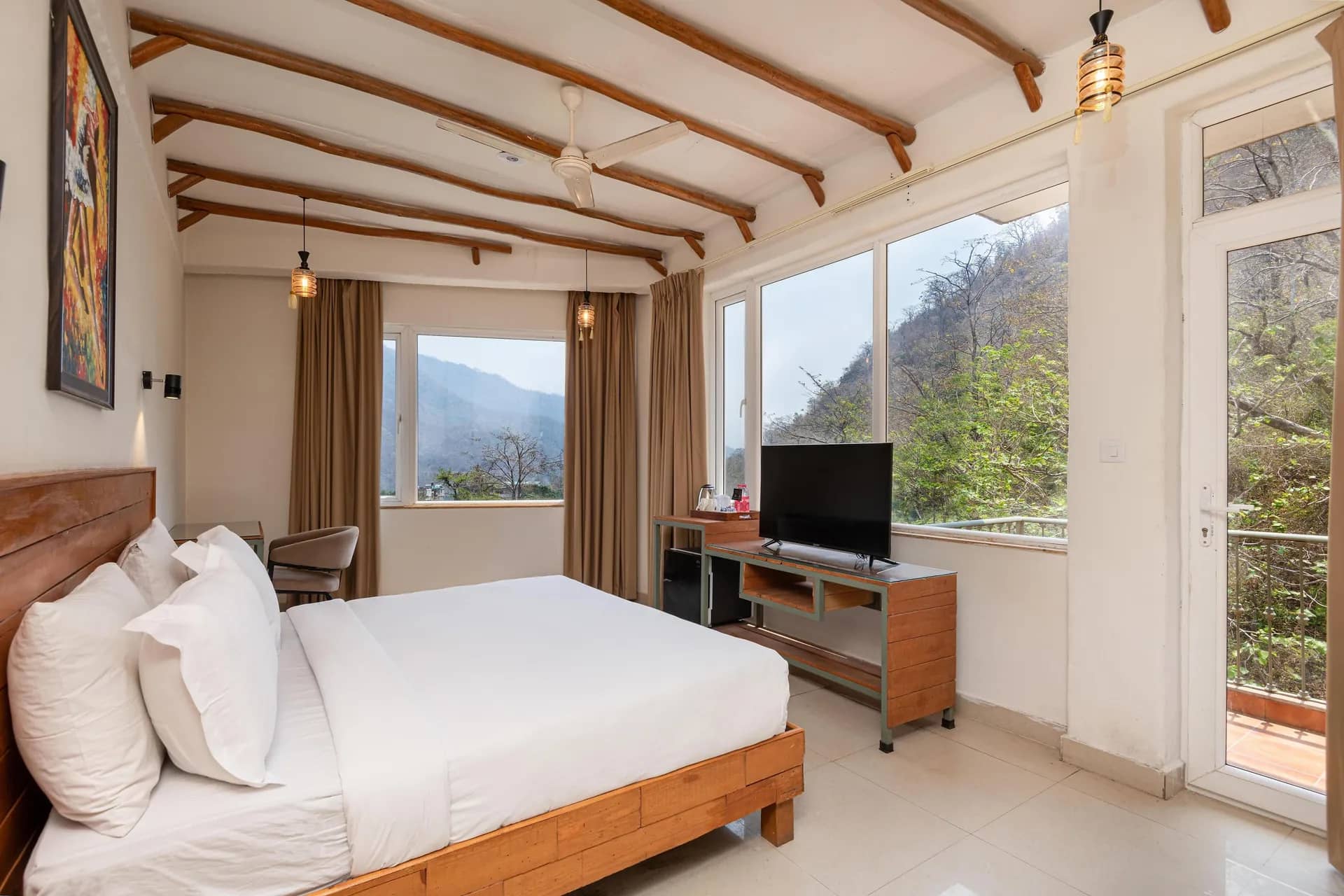 Luxury Room with Mountain View and Forest View with balcony