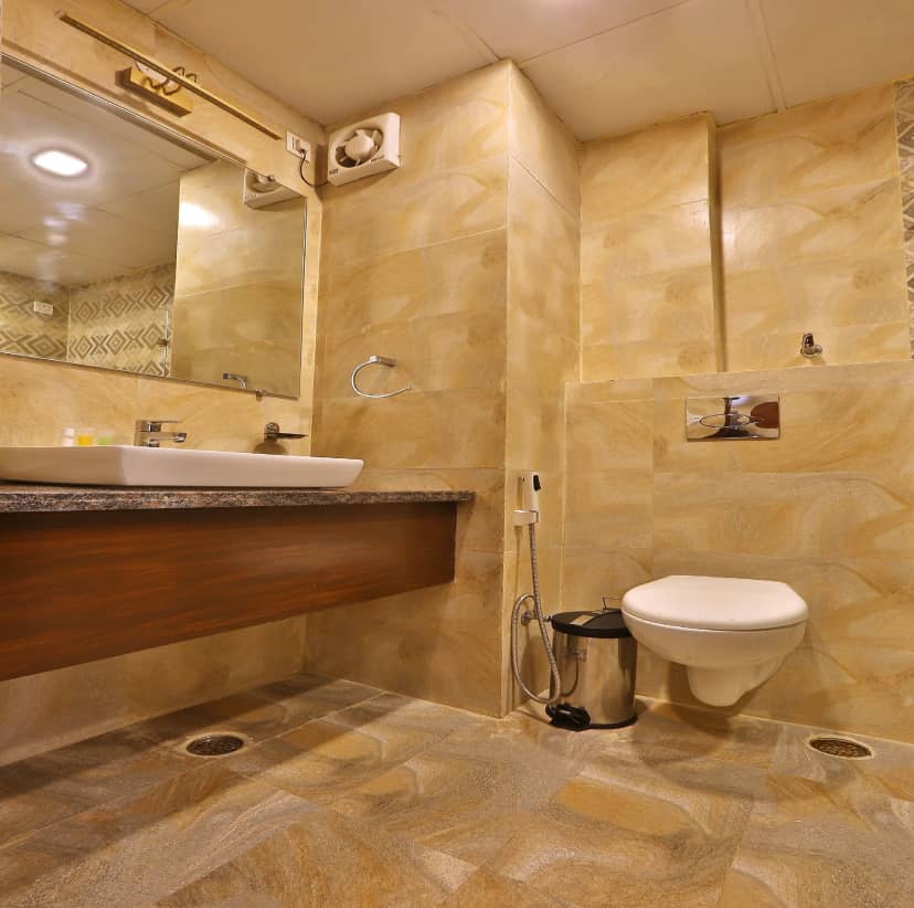 Hotel Royale Hills Washroom