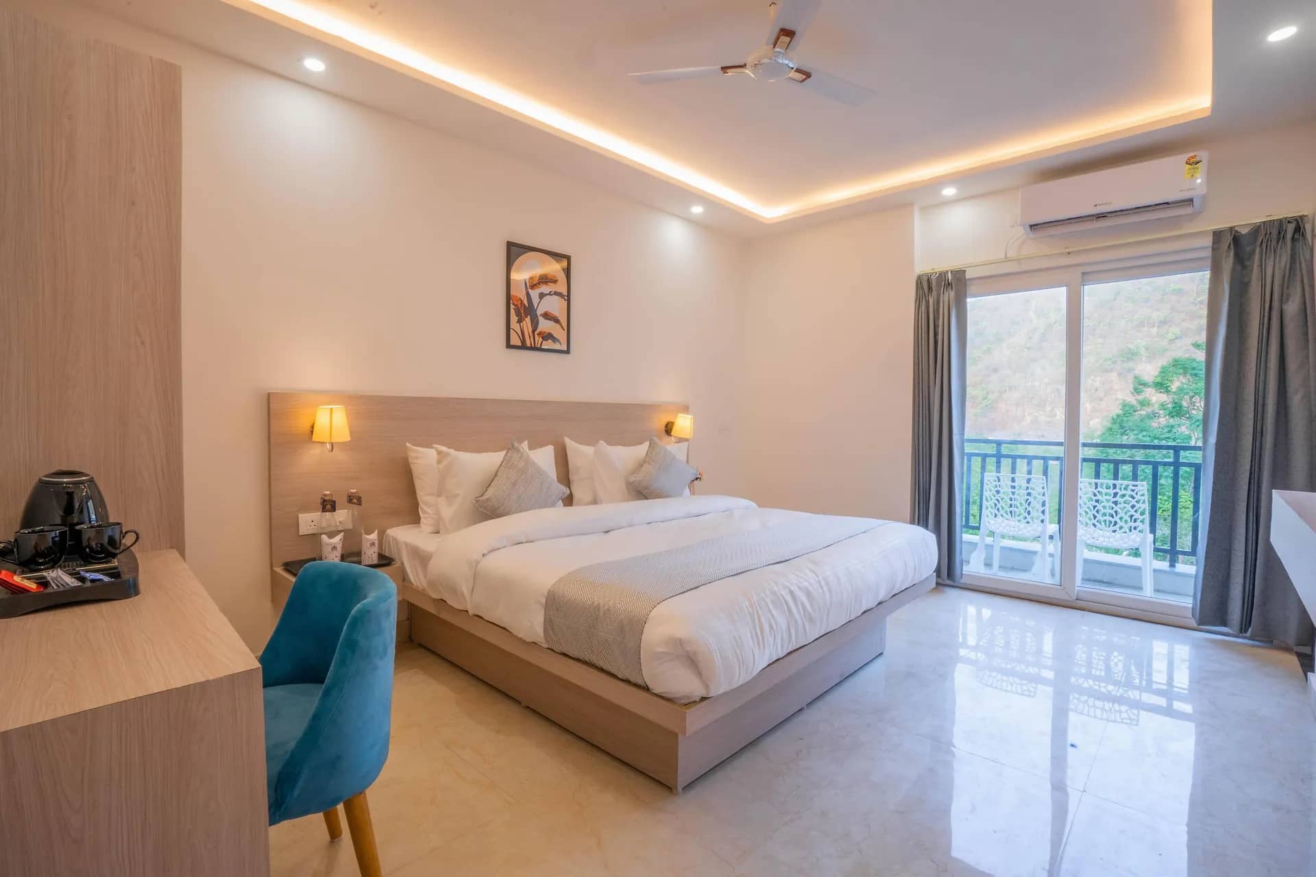 Deluxe Room with Balcony and Hill View