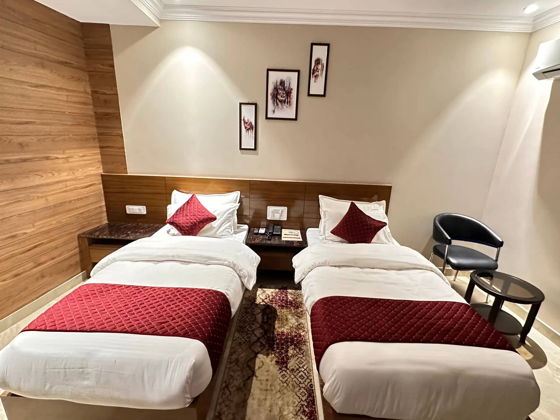 Deluxe Room Twin Beds