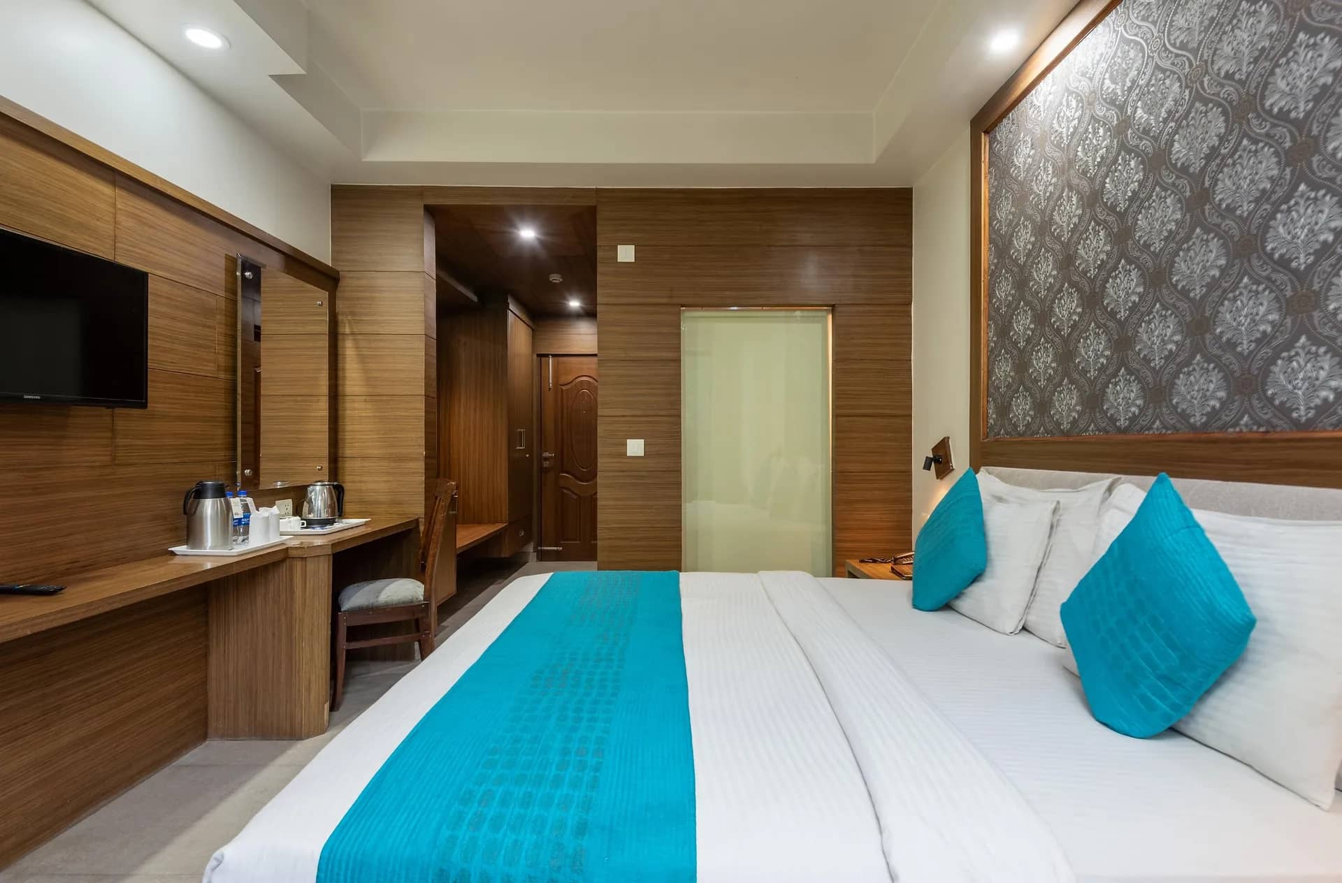 Deluxe Room (No View)