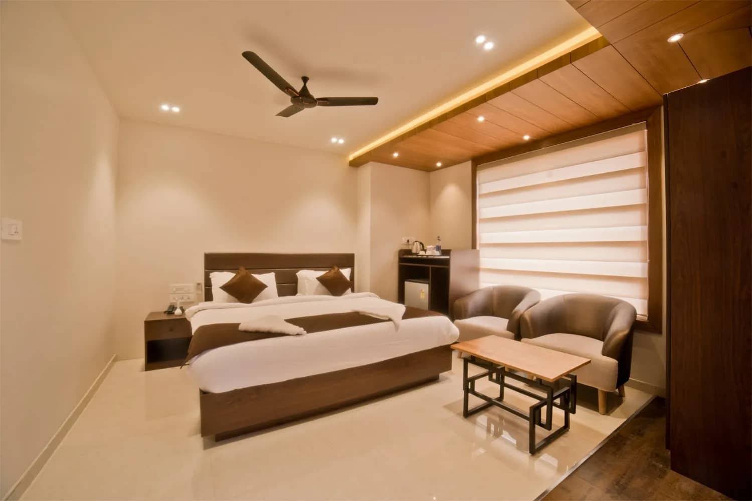 Rainbow Luxury Room (AC)