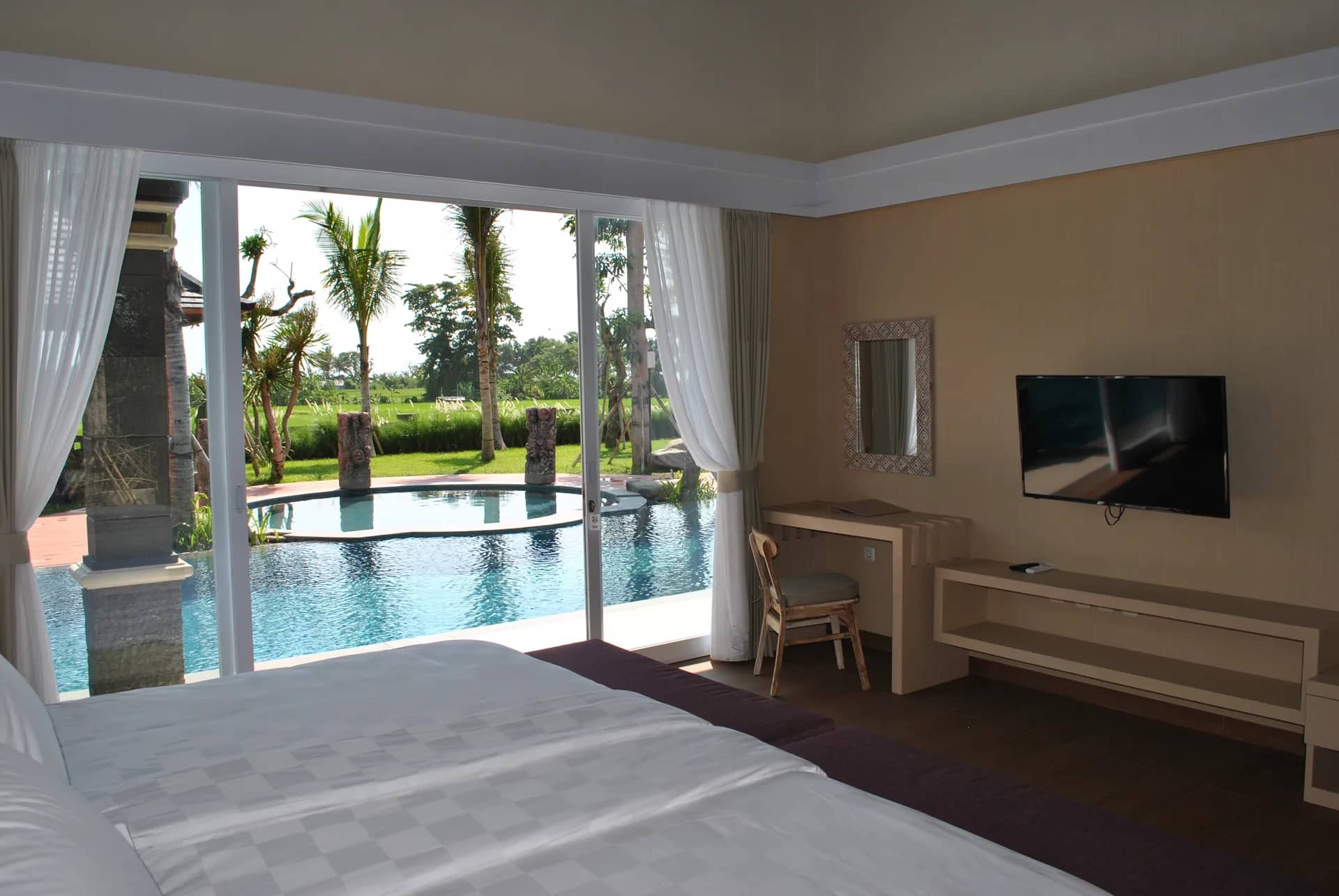 Lagoon Pool Access