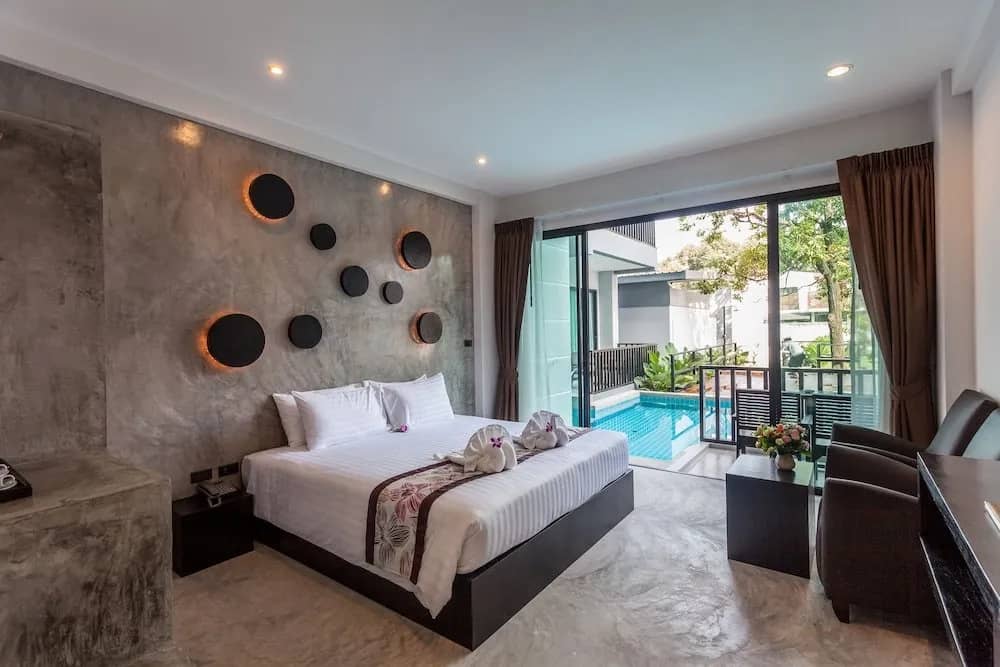 Deluxe Pool Access Room