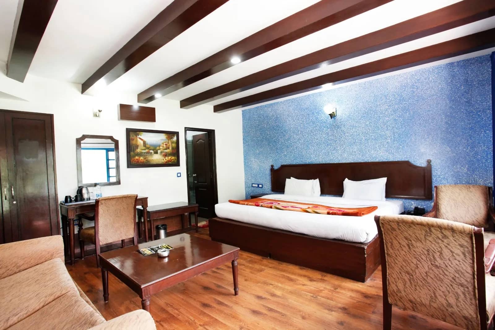 Manu Maharani Regency By Royal Collection Hotels