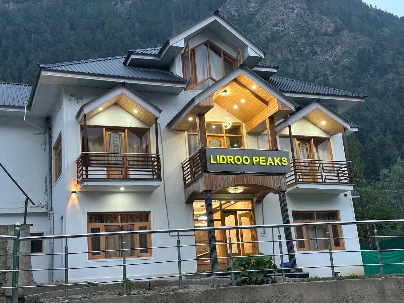 Hotel Lidroo peaks