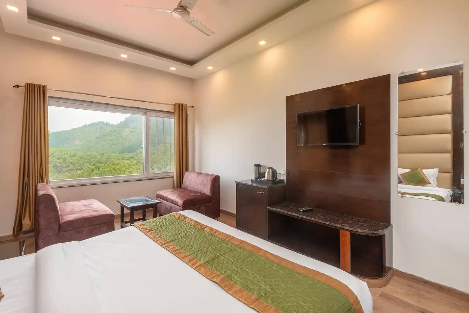 Hotel 30 Degree Mussoorie - On Mall Road with Parking